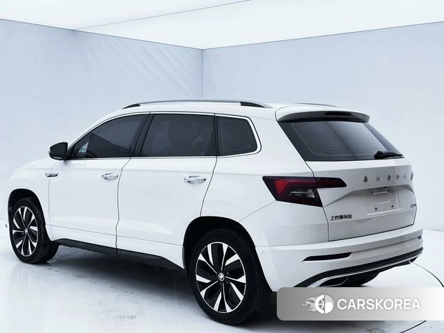 Skoda Karoq 2022 Белый из Китая, фото 2