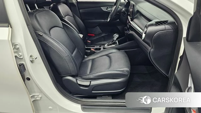 Kia The New K3 2nd generation 2021 Белый из Кореи, фото 2