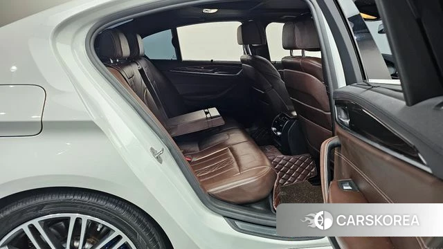 BMW 5 Series (G30) 2019 Белый из Кореи, фото 2