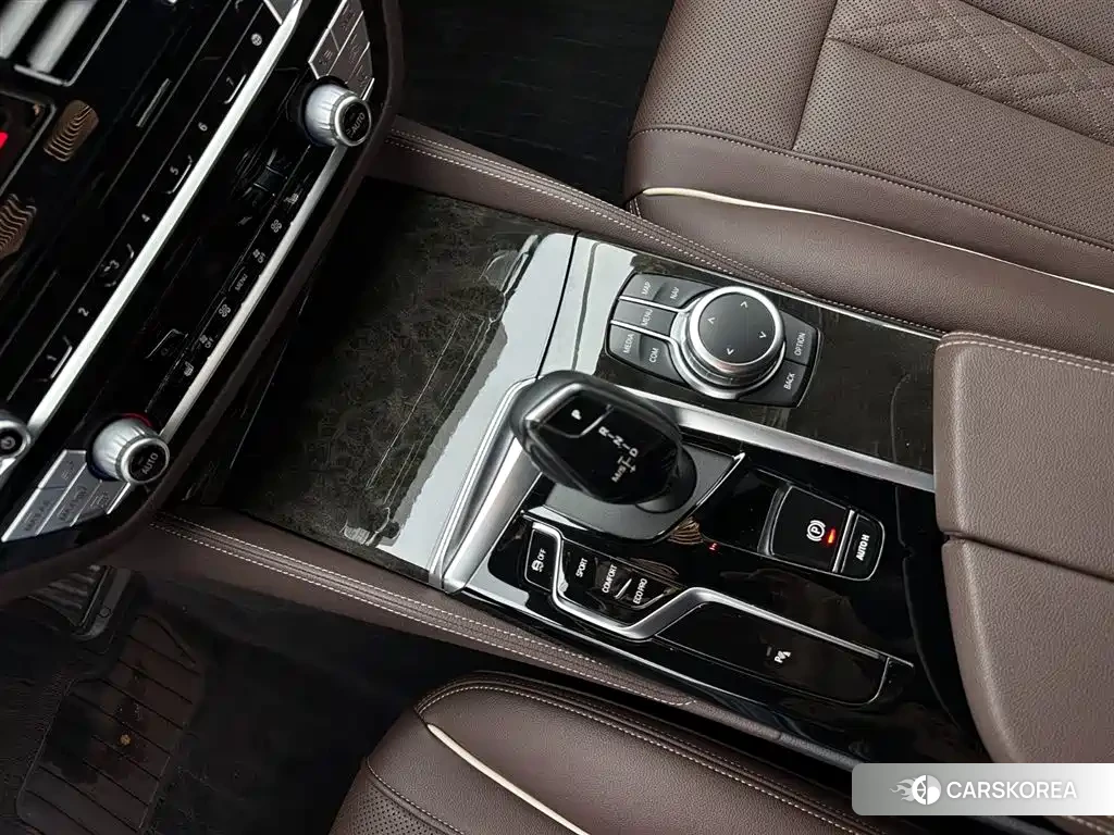 BMW 5 series 2022 Черный из Китая, фото 2