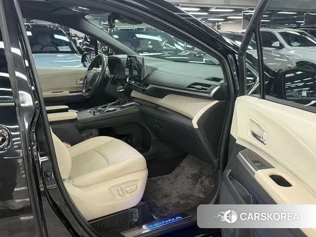 Toyota Sienna 2023 Черный из Китая, фото 2