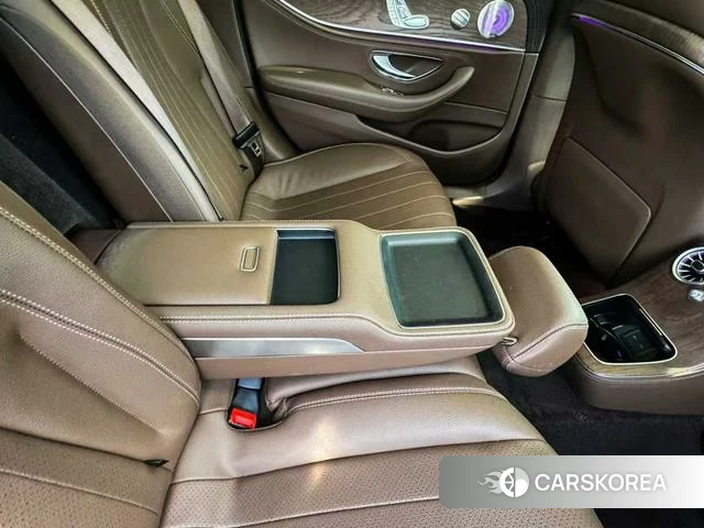 Mercedes-Benz E-Class 2023 Черный из Китая, фото 2