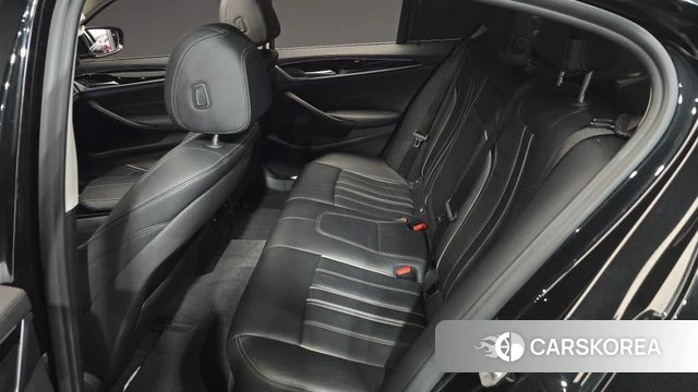 BMW 5 Series (G30) 2018 Черный из Кореи, фото 2