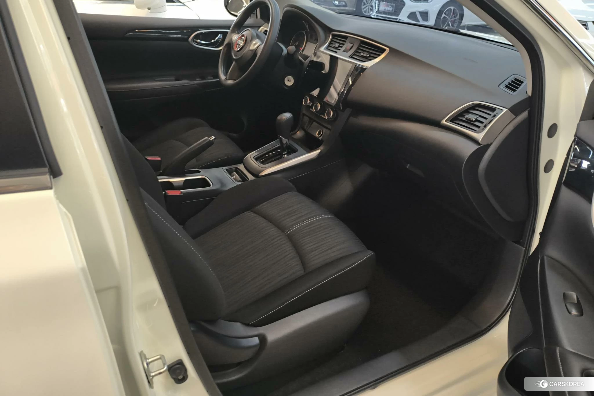 Nissan Sylphy 2025 Белый из Китая, фото 2