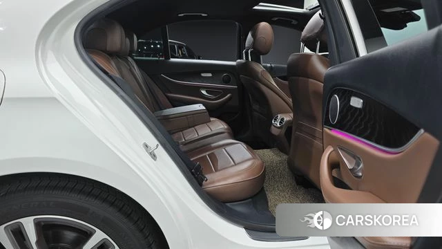 Mercedes-Benz E-Class W213 2023 Белый из Кореи, фото 2