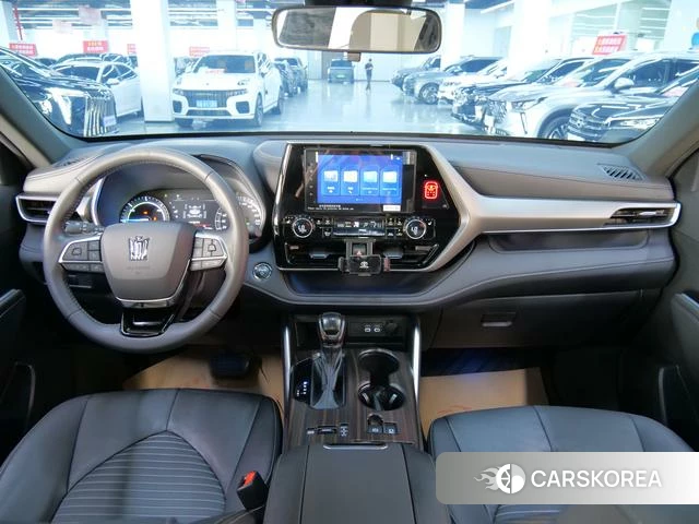 Toyota Crown 2024 Белый из Китая, фото 2