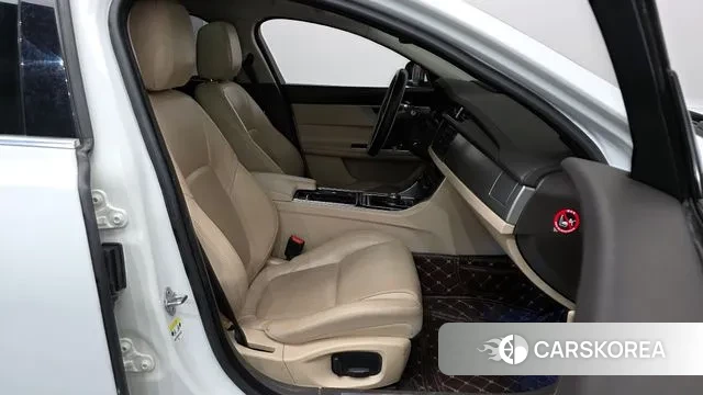 Jaguar XF (X260) 2018 Белый из Кореи, фото 2