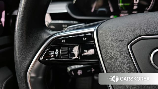 Audi e-Tron 2021 Белый из Кореи, фото 2