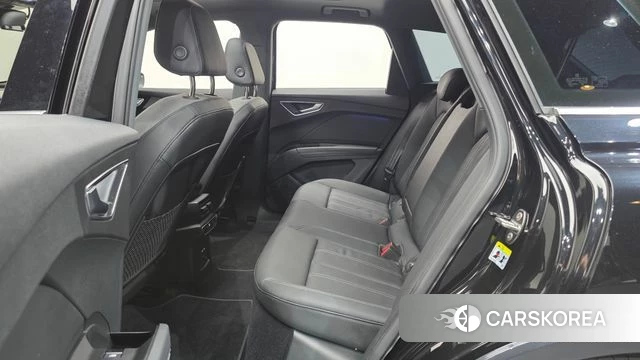 Audi Q4 e-Tron (F4) 2022 Черный из Кореи, фото 2