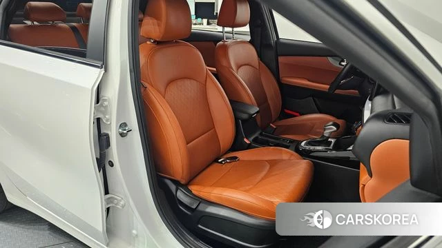 Kia The New K3 2nd generation 2022 Белый из Кореи, фото 2