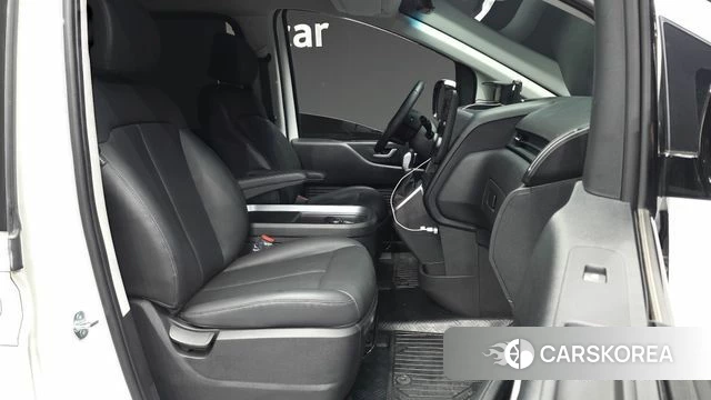 Hyundai Staria 2025 Белый из Кореи, фото 2