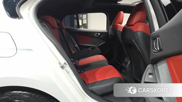 BMW 1 Series (F70) 2025 Белый из Кореи, фото 2