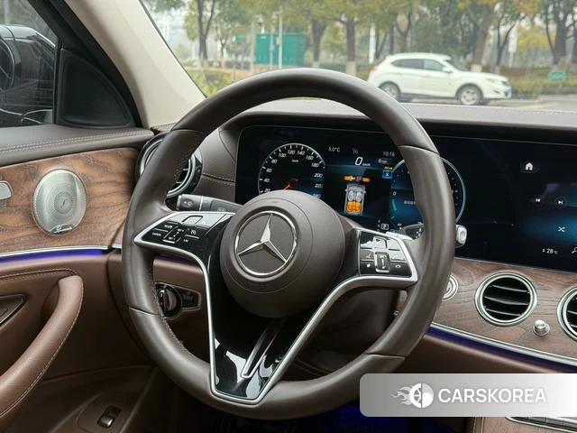 Mercedes-Benz E-Class 2023 Черный из Китая, фото 2