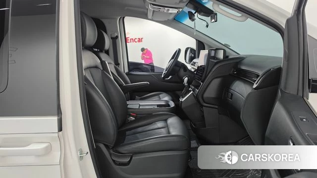 Hyundai Staria 2023 Белый из Кореи, фото 2