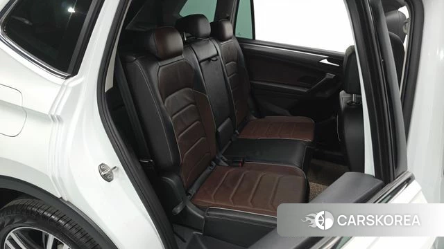 Volkswagen Tiguan Allspace 2024 Белый из Кореи, фото 2