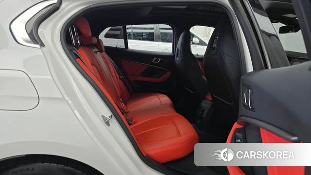 BMW 1 Series (F40) 2021 Белый из Кореи, фото 2