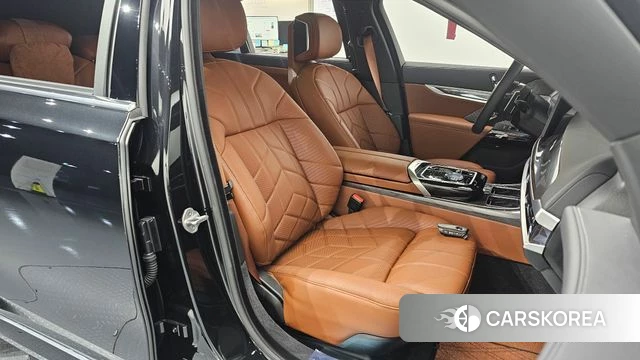 BMW 7 Series (G70) 2026 Черный из Кореи, фото 2