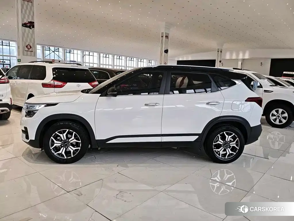 Kia KX3 2022 Белый из Китая, фото 2