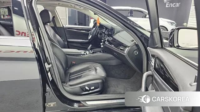 BMW 5 Series (G30) 2018 Черный из Кореи, фото 2