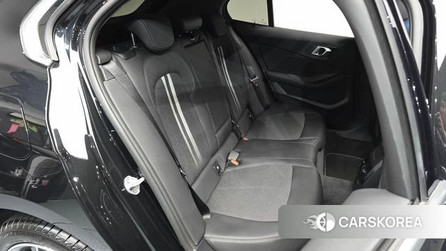 BMW 1 Series (F40) 2023 Черный из Кореи, фото 2