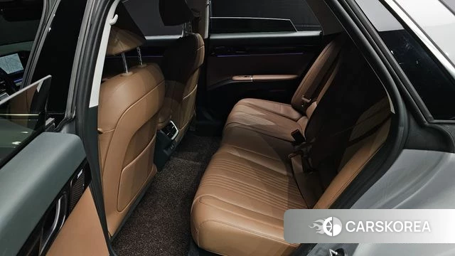 Hyundai Grandeur (GN7) 2023 Серебристо-серый из Кореи, фото 2