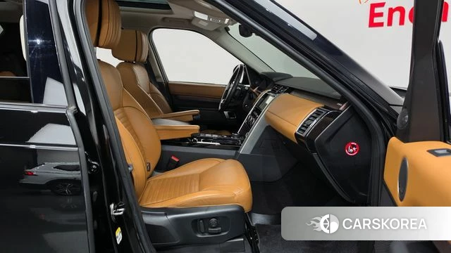 Land Rover Discovery 5 2018 Черный из Кореи, фото 2