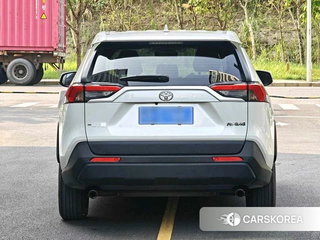 Toyota RAV4 2021 Белый из Китая, фото 2