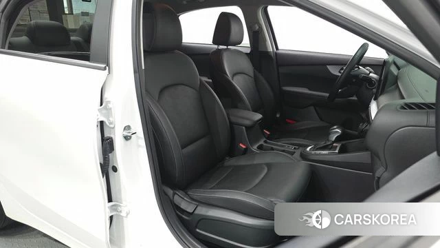 Kia The New K3 2nd generation 2021 Белый из Кореи, фото 2