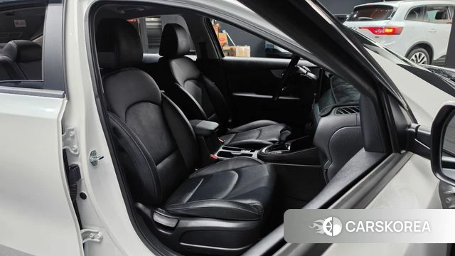 Kia The New K3 2nd generation 2022 Белый из Кореи, фото 2