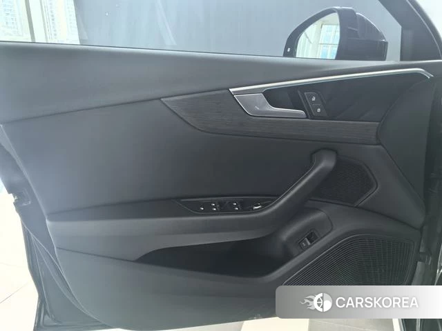 Audi A4L 2023 Черный из Китая, фото 2