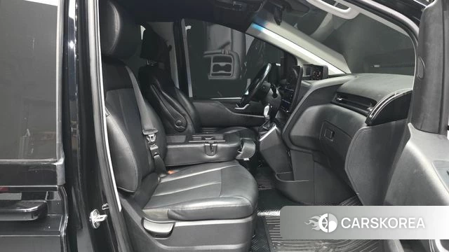 Hyundai Staria 2021 Черный из Кореи, фото 2