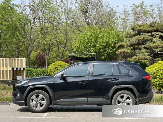 Toyota RAV4 2021 Черный из Китая, фото 2