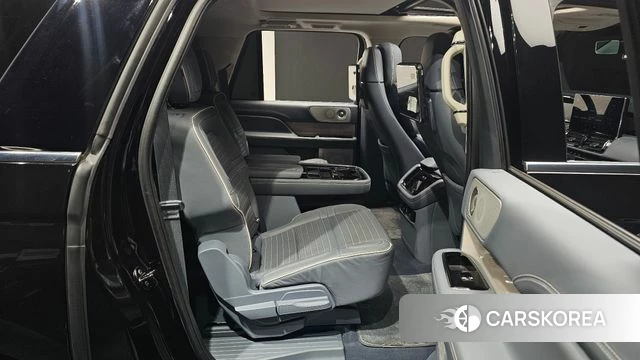 Lincoln Navigator 4th generation 2022 Черный из Кореи, фото 2