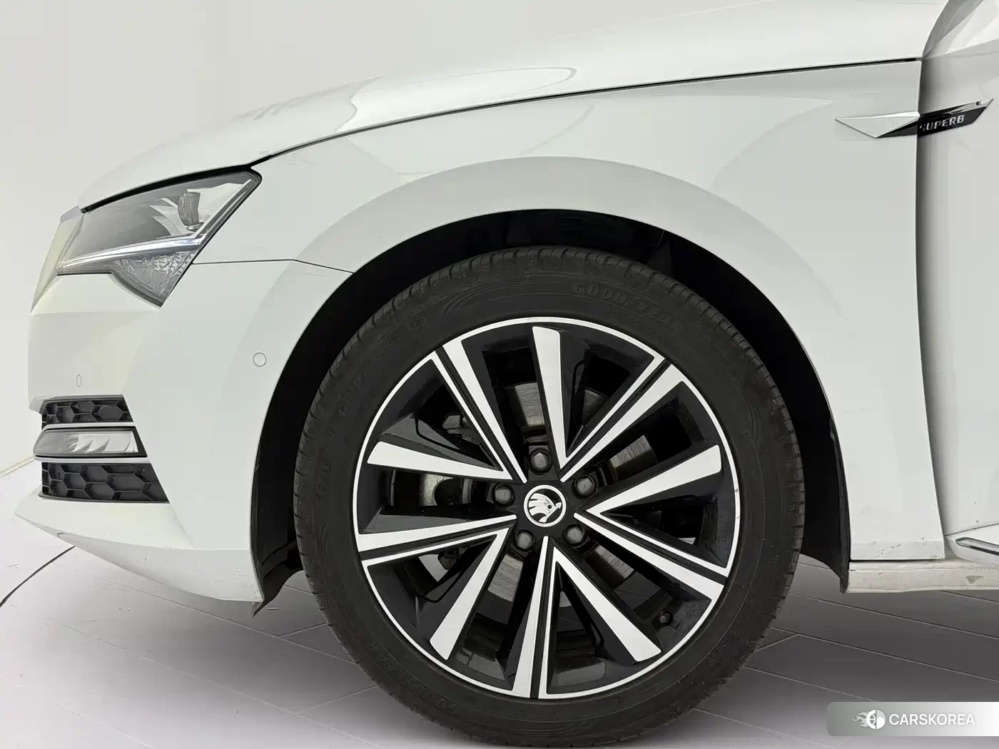 Skoda Superb 2023 Белый из Китая, фото 2