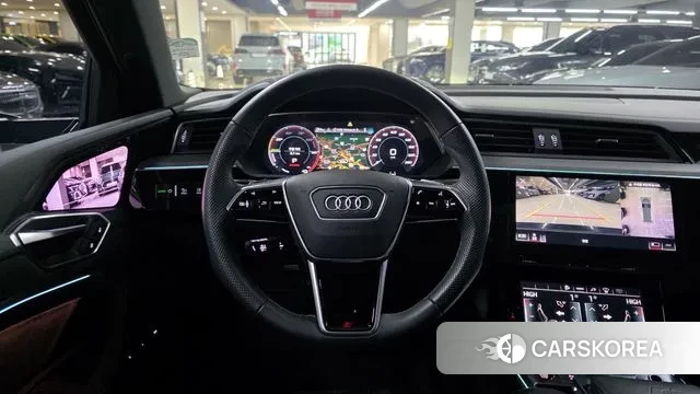 Audi e-Tron 2022 Серый из Кореи, фото 2