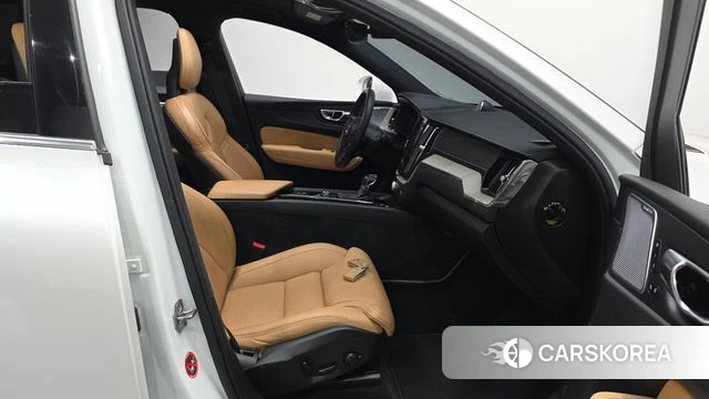 Volvo XC60 second Generation 2018 Белый из Кореи, фото 2