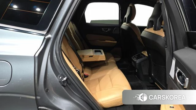Volvo XC60 second Generation 2018 Серый из Кореи, фото 2