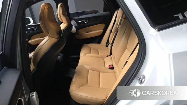 Volvo XC60 second Generation 2023 Белый из Кореи, фото 2
