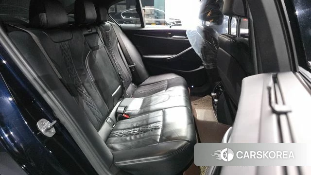 BMW 5 Series (G30) 2018 Черный из Кореи, фото 2
