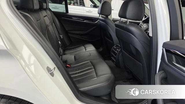 BMW 5 Series (G30) 2019 Белый из Кореи, фото 2