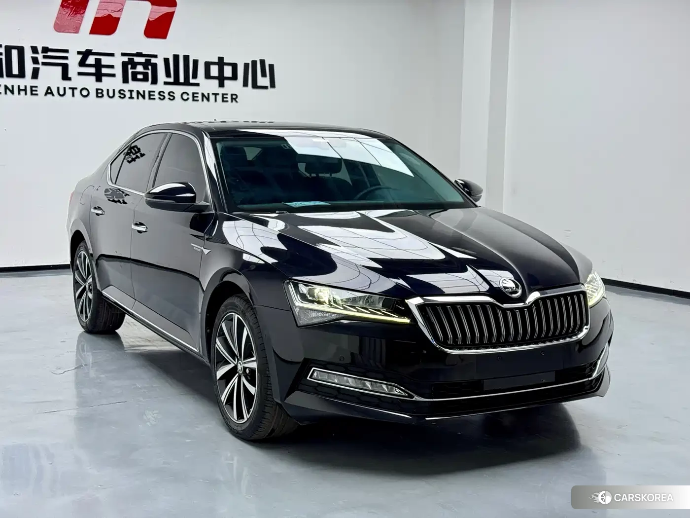 Skoda Superb 2023 Черный из Китая, фото 2