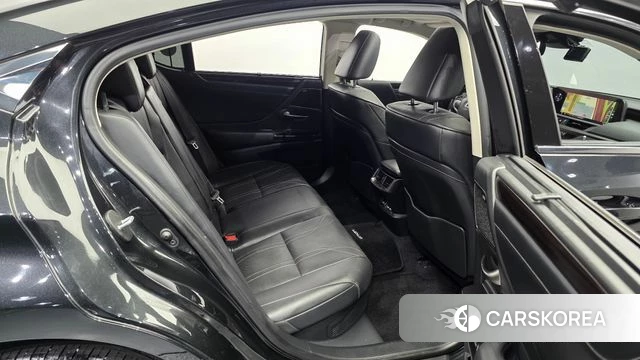 Lexus ES300h 7th generation 2021 Черный из Кореи, фото 2