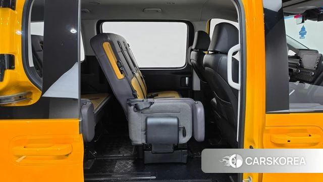 Hyundai Staria 2022 Желтый из Кореи, фото 2