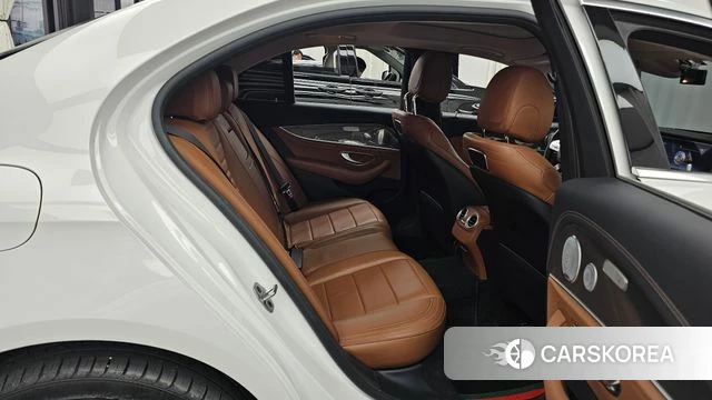 Mercedes-Benz E-Class W213 2019 Белый из Кореи, фото 2