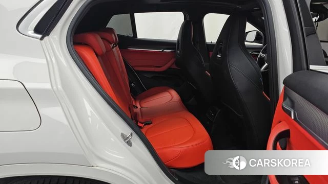 BMW X2 (F39) 2022 Белый из Кореи, фото 2
