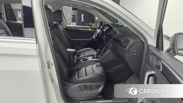 Volkswagen Tiguan Allspace 2018 Белый из Кореи, фото 2