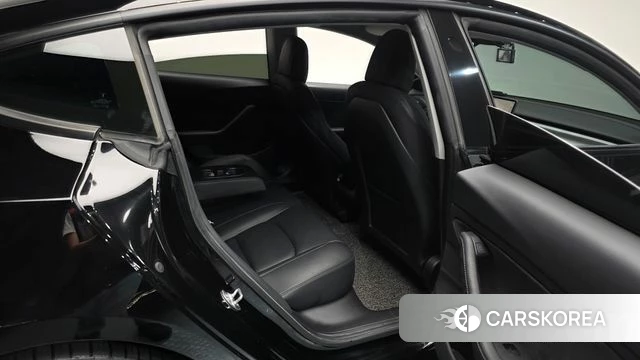 Tesla Model 3 2021 Черный из Кореи, фото 2