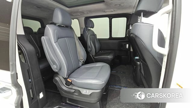 Hyundai Staria 2023 Белый из Кореи, фото 2