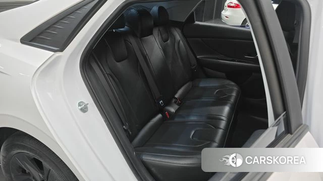 Hyundai Avante Hybrid (CN7) 2023 Белый из Кореи, фото 2