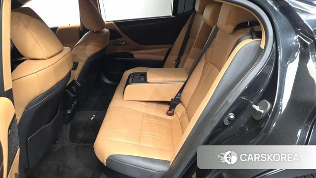 Lexus ES300h 7th generation 2023 Серый из Кореи, фото 2